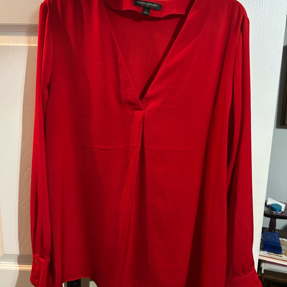 Banana Republic Red Blouse with Elegant V-Neck and Full Sleeves
